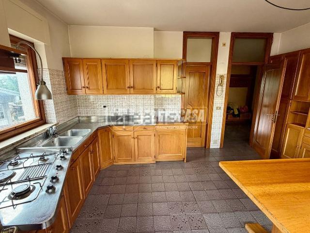 Appartamento in vendita di 152 m² in Via Dolomiti, 32