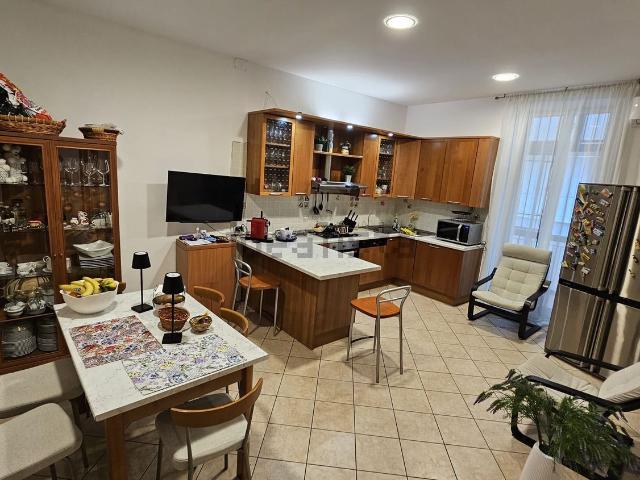 Appartamento in vendita di 152 m² in Via Fratelli Di Mari, 24