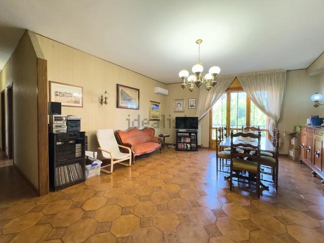 Appartamento in vendita di 152 m² in Via Is Mirrionis, 124