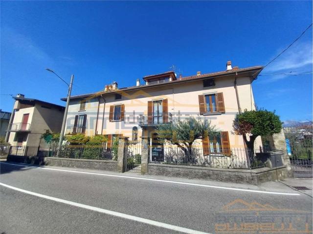 Appartamento in vendita di 171 m² in Via per Molteno, 20
