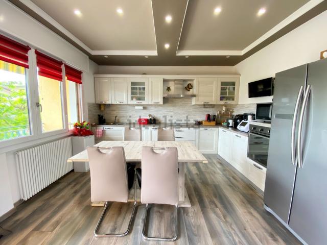 Appartamento in vendita di 152 m² in Via Vincenzo Bellini