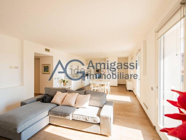 Appartamento in vendita di 152 m² in Via Zambonate