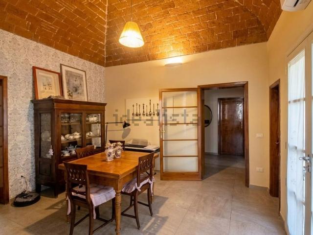 Appartamento in vendita di 152 m² in Viale Comasco Comaschi, 86