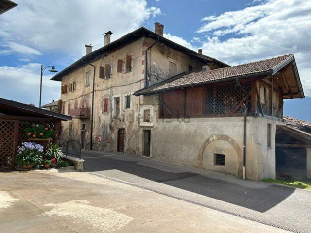 Appartamento in vendita di 153 m² in Via Cesare Battisti, 11