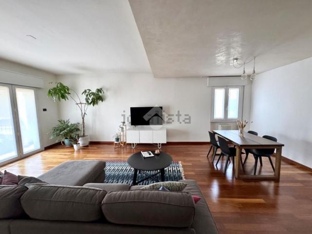 Appartamento in vendita di 153 m² in Via Goito