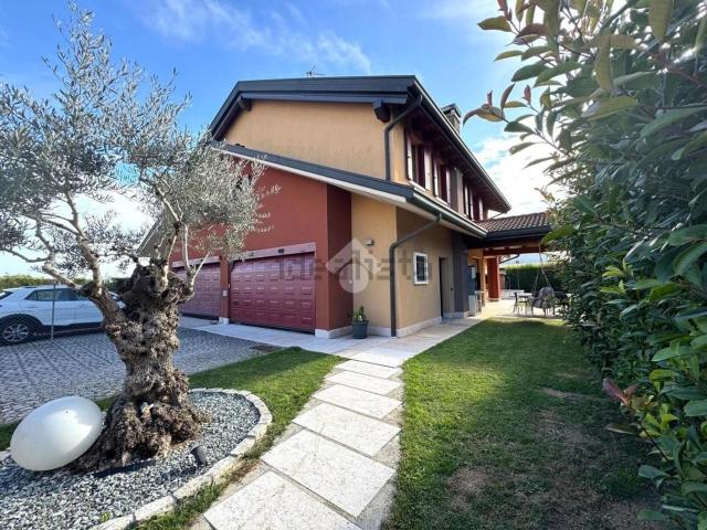 Appartamento in vendita di 153 m² in Via Gianfranco Miglio, 15