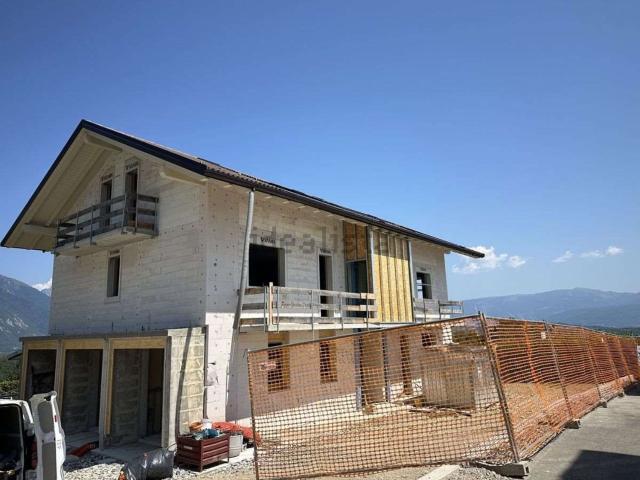 Appartamento in vendita di 153 m² in Via della Costituzione
