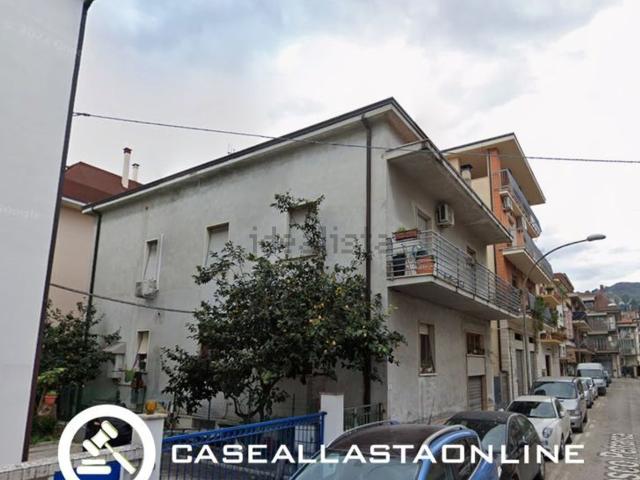 Appartamento in vendita di 153 m² in Via Francesco Petrarca