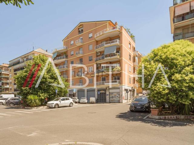 Appartamento in vendita di 153 m² in Via Luigi Bertelli