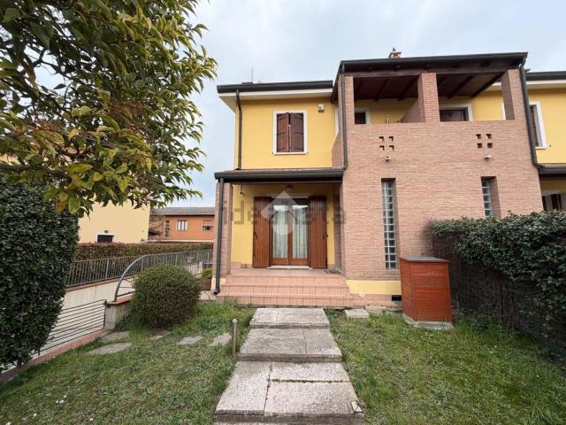Appartamento in vendita di 153 m² in Via Padana Inferiore Est, 28