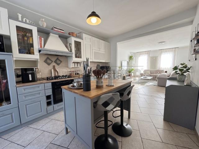 Appartamento in vendita di 153 m² in Via Palazzina di Cereda, 12