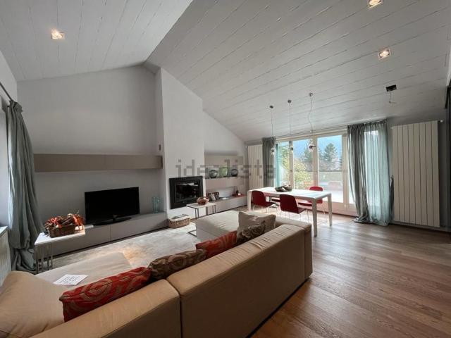 Appartamento in vendita di 153 m² in Via Papa Giovanni XXIII