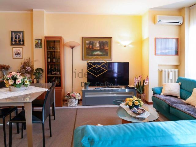 Appartamento in vendita di 153 m² in Via Romana Rompato, 6