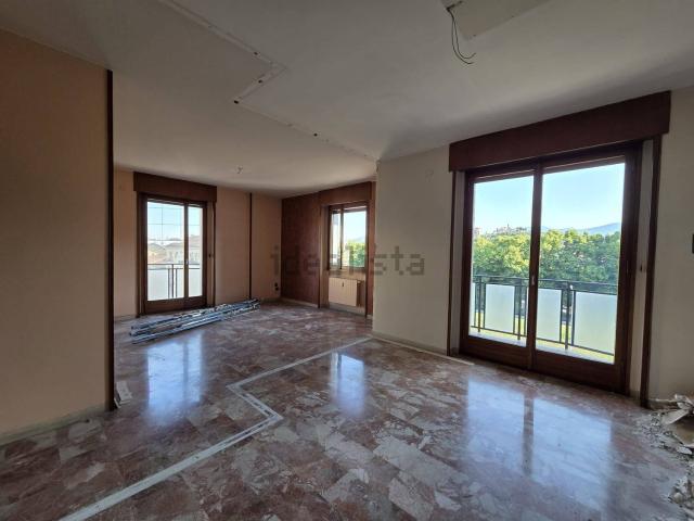 Appartamento in vendita di 153 m² in Via XXV Aprile, 14