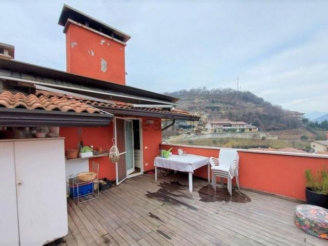 Appartamento in vendita di 154 m² in Via Colle Cimatico, 109