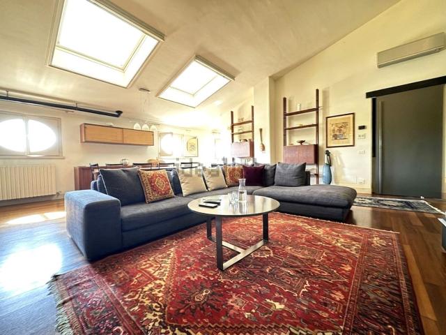 Appartamento in vendita di 154 m² in Via Cavo Lagozzo, 18