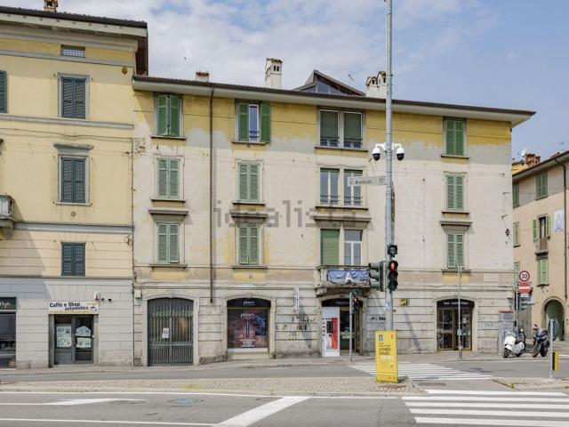 Appartamento in vendita di 154 m² in Via Cesare Battisti, 1