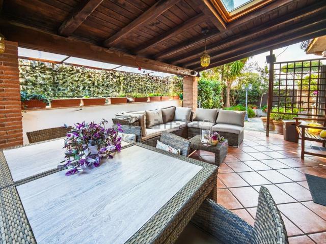 Appartamento in vendita di 154 m² in Via Appia Pignatelli, 421