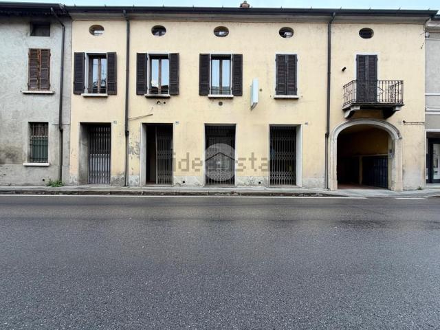 Appartamento in vendita di 154 m² in Via Giuseppe Pastori, 40