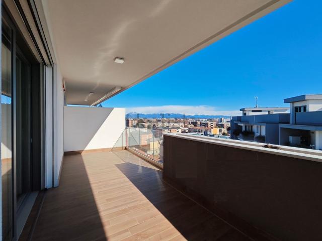 Appartamento in vendita di 154 m² in Via Emilio Borsa, 100