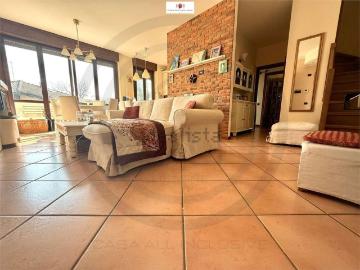 Appartamento in vendita di 154 m² in Via Flavio Gioia