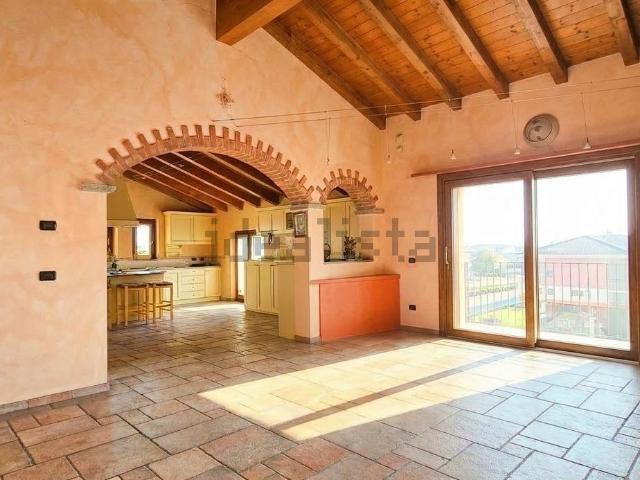 Appartamento in vendita di 155 m² in Via A. Edison T 195
