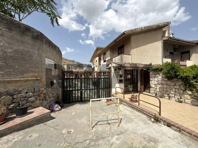 Appartamento in vendita di 155 m² in Via Aldo Moro, 45