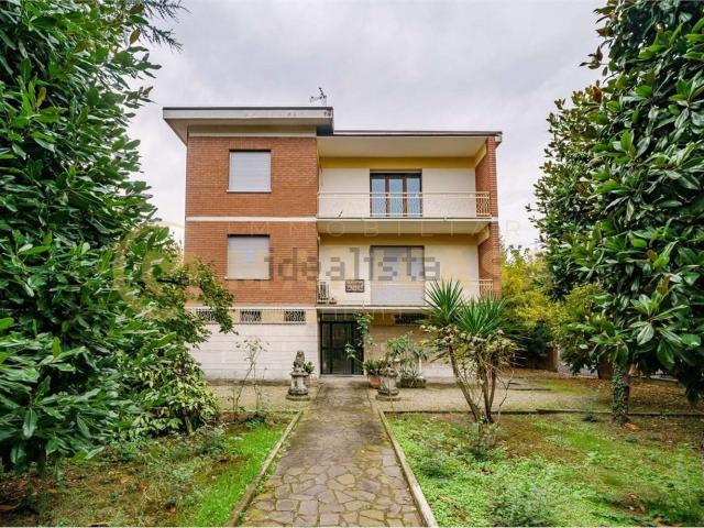 Appartamento in vendita di 155 m² in Via Arturo Anderlini, 141