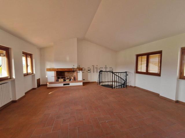 Appartamento in vendita di 155 m² in Via Baccheretana