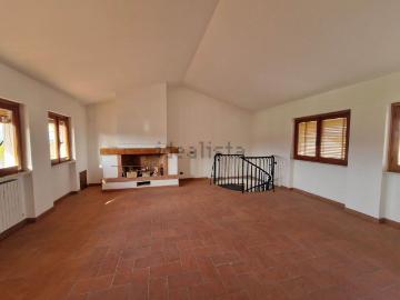 Appartamento in vendita di 155 m² in Via Baccheretana