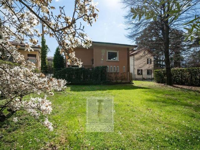Appartamento in vendita di 155 m² in Via Giuseppe Mazzini