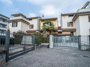 Appartamento in vendita di 155 m² in Via Giovanni Pascoli, 26