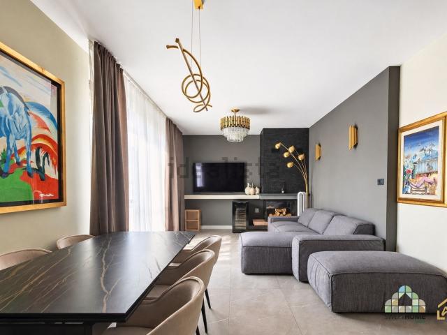 Appartamento in vendita di 155 m² in Via Don Pietro Meroni, 4