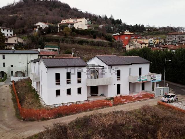 Appartamento in vendita di 155 m² in Via degli Alpini, 1