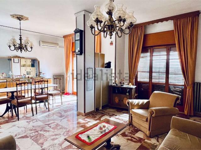 Appartamento in vendita di 155 m² in Via dei Latini, 1