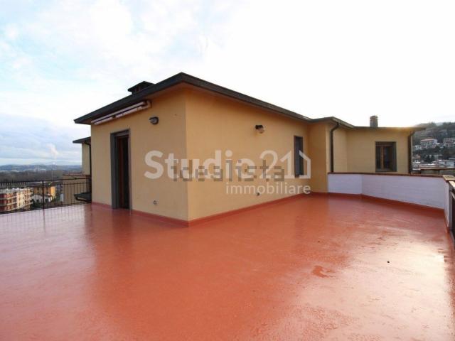 Appartamento in vendita di 155 m² in Via F.lli Rosselli