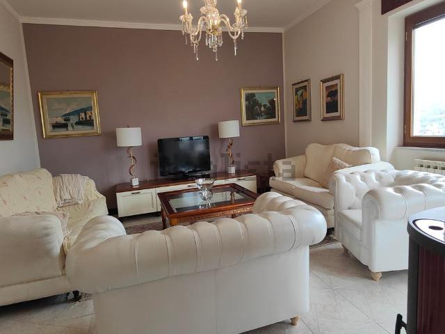 Appartamento in vendita di 155 m² in Via Francesco Petrarca