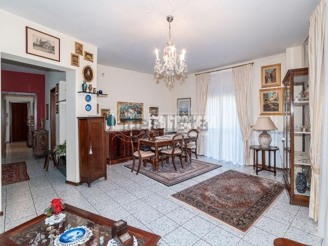 Appartamento in vendita di 155 m² in Via Fratelli Bandiera