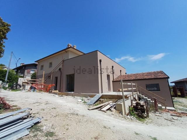 Appartamento in vendita di 155 m² in Via Montefeltro, 150
