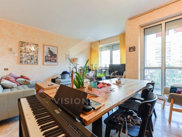 Appartamento in vendita di 155 m² in Via Sporting Mirasole, 19