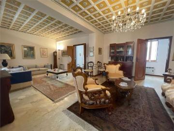 Appartamento in vendita di 155 m² in Via Papa Stefano IV, 1