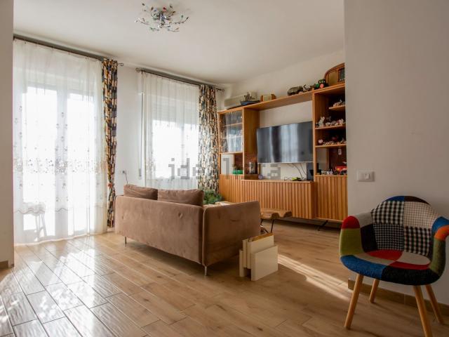 Appartamento in vendita di 155 m² in Via R. Scarpettini, 393