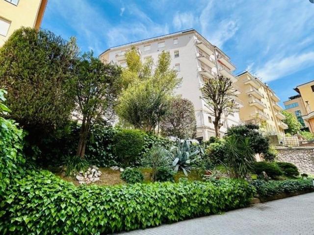 Appartamento in vendita di 155 m² in Via Ugo Foscolo, 3
