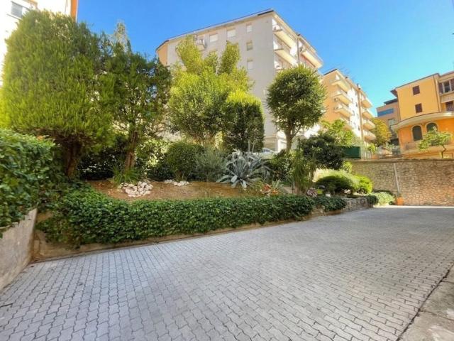 Appartamento in vendita di 155 m² in Via Ugo Foscolo, 3