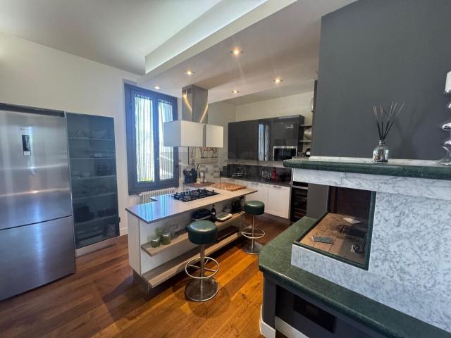 Appartamento in vendita di 155 m² in Via Vittorio Locchi
