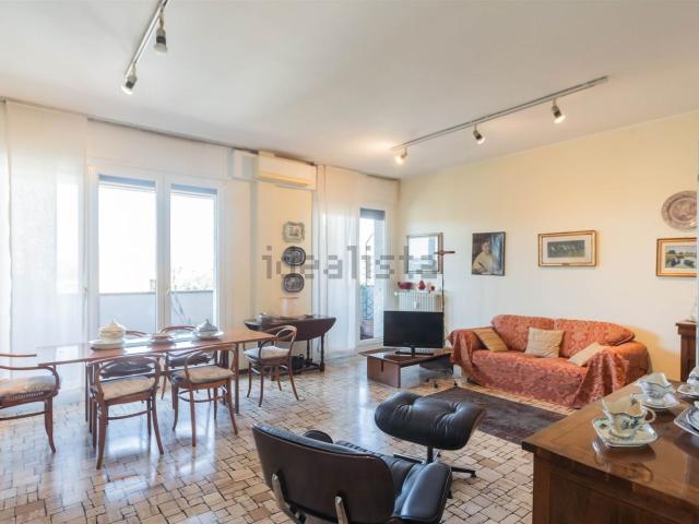 Appartamento in vendita di 155 m² in Viale Fratelli Casiraghi, 40