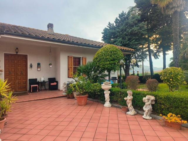 Appartamento in vendita di 155 m² in Frazione Montesicuro