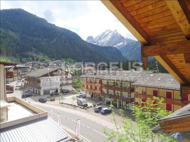 Appartamento in vendita di 155 m² in Strada Dolomites