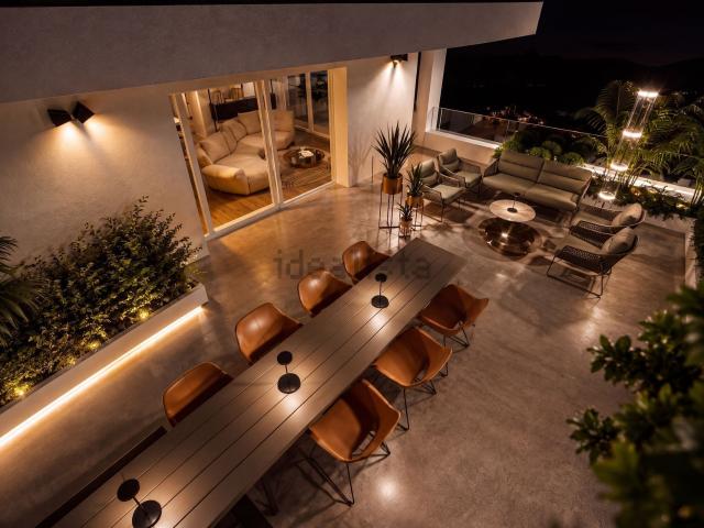 Appartamento in vendita di 156 m² in Via Toscana, 125