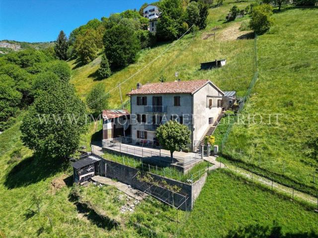 Appartamento in vendita di 156 m² in Via Collepedrino, 21